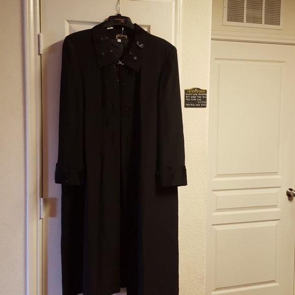 Women's suit - Picture 1 of 2